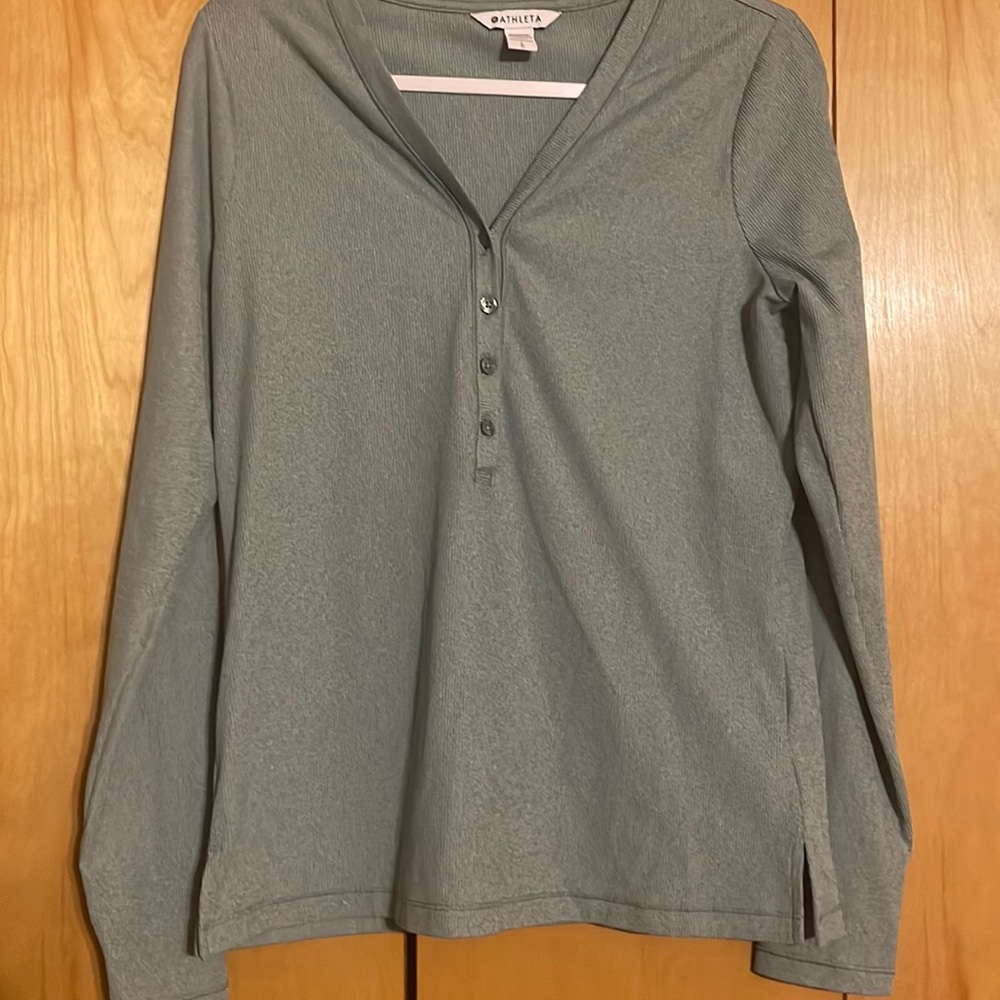 Women’s Athleta top